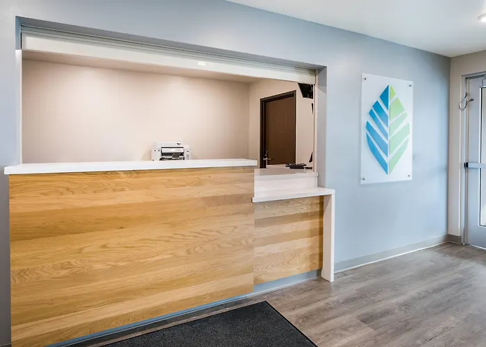 Woodspring - Chicago Hotel Libertyville