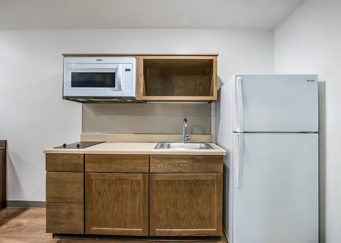 Woodspring - Chicago Hotel Libertyville