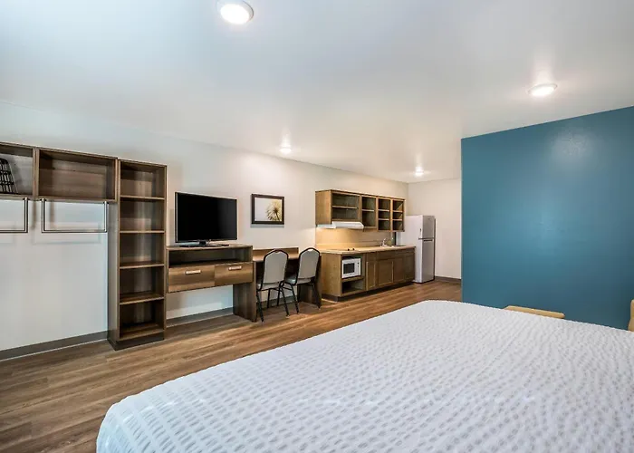 Woodspring - Chicago * Libertyville